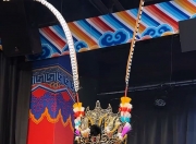 开云体育登录-川剧变脸大师现场表演，增添活动亮点