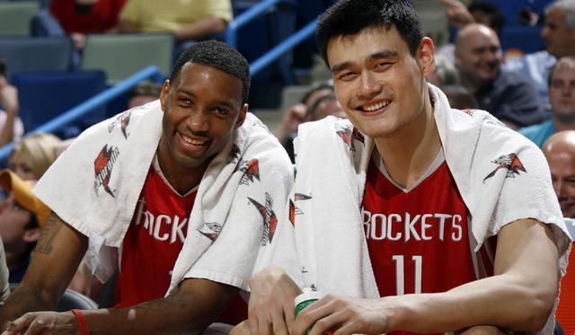 姚明NBA生涯35个精彩时刻，隔扣邓肯&背打奥尼尔领衔